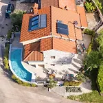 Casa Dika Pool & Lounge - Happy *